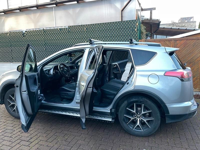 Gebraucht Toyota RAV4 155 PS (114 kW) 2017 Silber SUV