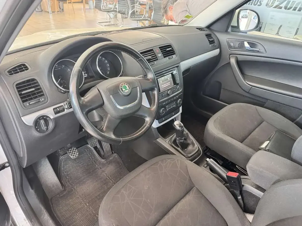 Gebraucht Skoda Yeti Family 122 PS (89 kW) 2011 Weiß SUV