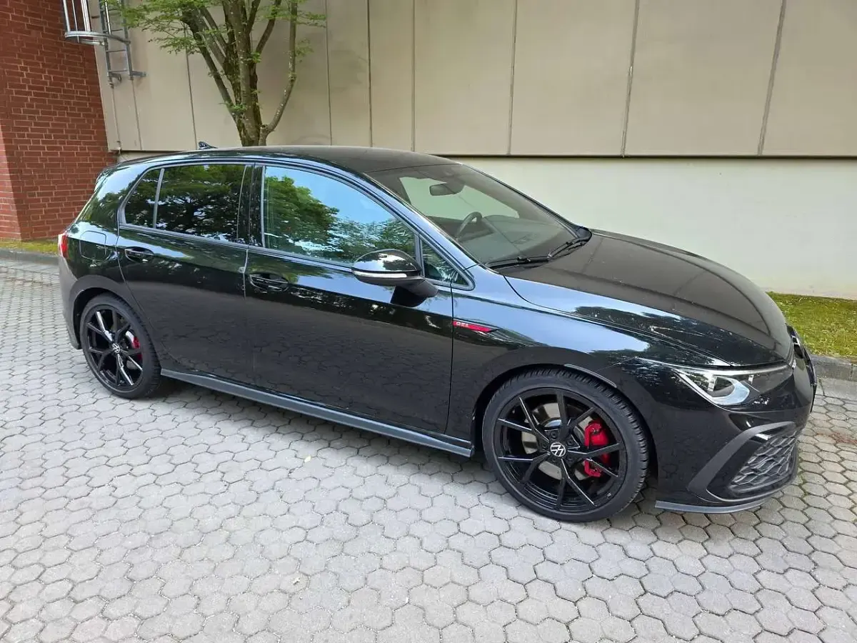 Gebraucht VW Golf VIII GTI 245 PS (180 kW) 2024 Grenadillschwarz metallic Kleinwagen