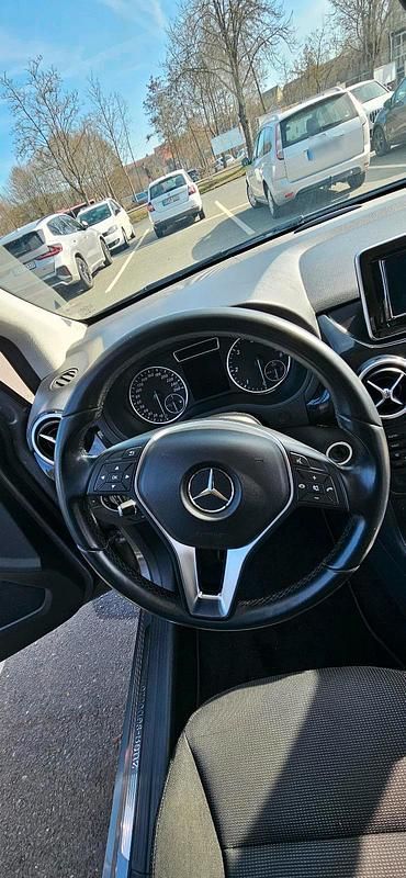 Gebraucht Mercedes B180 109 PS (80 kW) 2014 Grau Van / Kleinbus