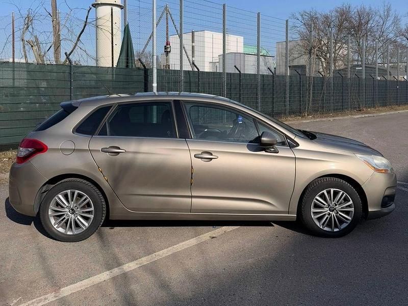Gebraucht Citroën C4 Tendance 120 PS (88 kW) 2012 Beige Limousine