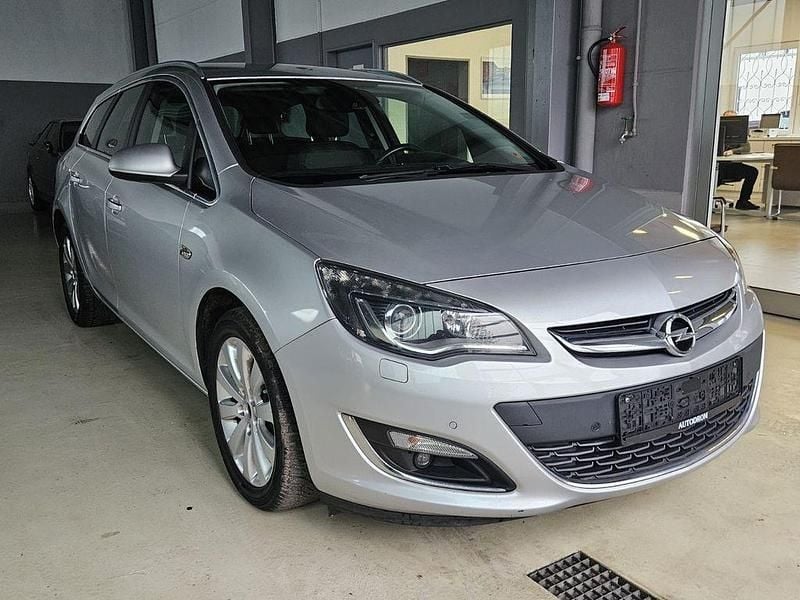 Gebraucht Opel Astra Exklusiv 165 PS (121 kW) 2014 Silber Kombi