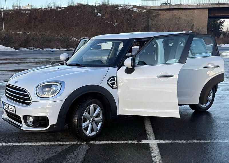 Weiß Gebraucht 2018 Mini Countryman SUV | 15.900 € - Bild 1/4