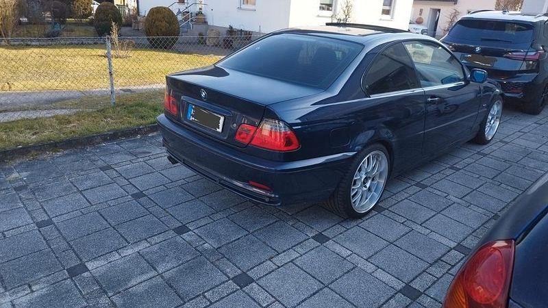 Gebraucht BMW 325 Performance 196 PS (144 kW) 2002 Blau