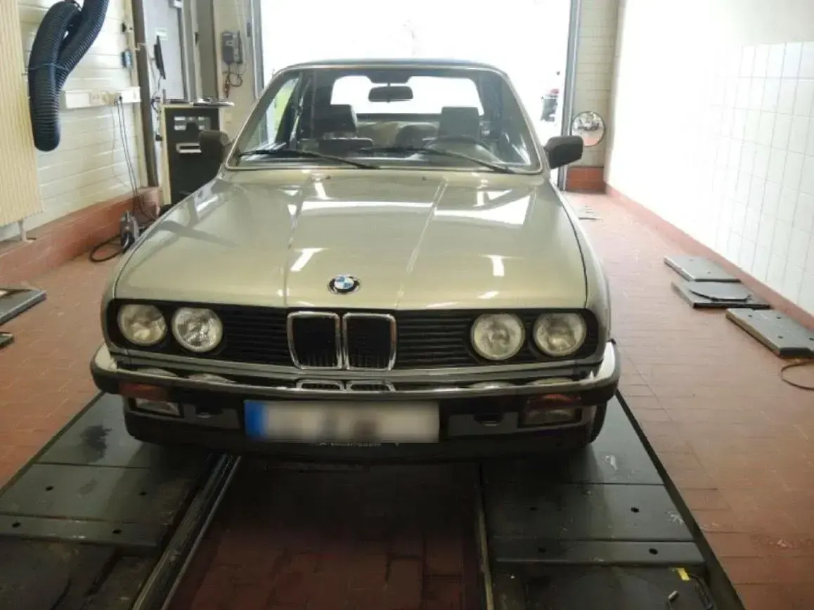 Gebraucht BMW 325 122 PS (89 kW) 1986 Blau Cabrio