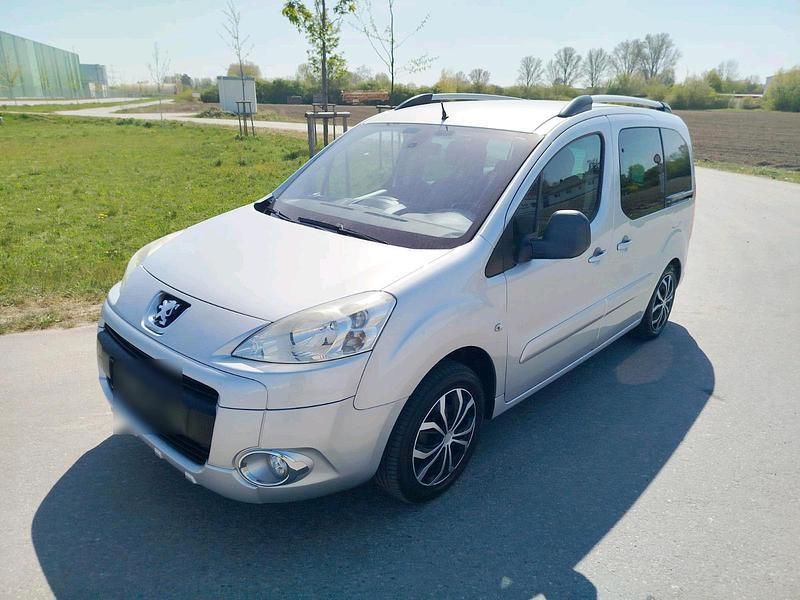 Silber Gebraucht 2010 Peugeot Partner Tepee Van / Kleinbus | 4.150 € (Fairer Preis) - Bild 1/4