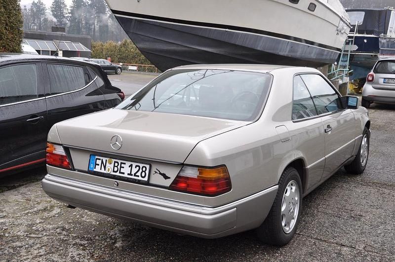 Gebraucht Mercedes 230 132 PS (97 kW) 1990 Beige Coupé