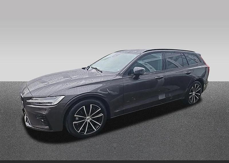 Grau Gebraucht 2025 Volvo V60 Plus Kombi | 39.998 € (Superpreis) - Bild 1/4