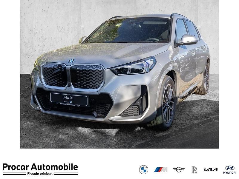 Silber Neu 2025 BMW iX1 M Sport SUV | 51.900 € (Fairer Preis) - Bild 1/4