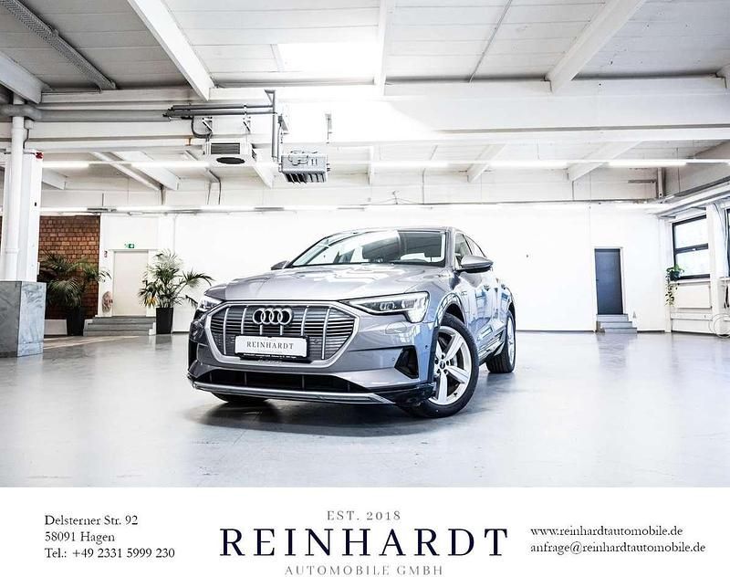 Taifungrau metallic Gebraucht 2022 Audi e-tron Sportback Ambiente SUV | 30.560 € - Bild 1/3