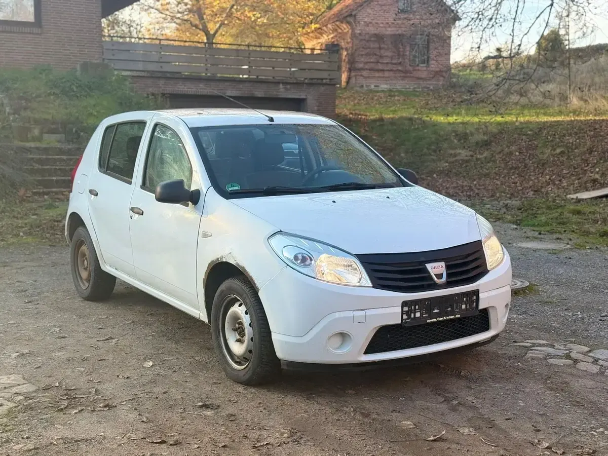 Gebraucht Dacia Sandero 75 PS (55 kW) 2009 Weiß Kleinwagen