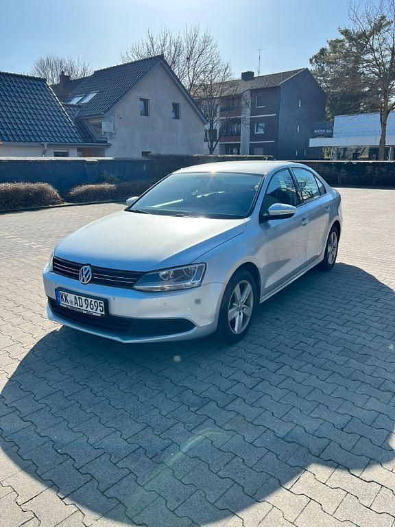 Gebraucht VW Jetta Comfortline 105 PS (77 kW) 2011 Grau Limousine