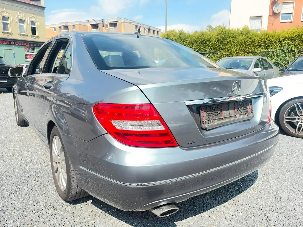 Gebraucht Mercedes C220 Avantgarde 170 PS (125 kW) 2011 Grau Limousine