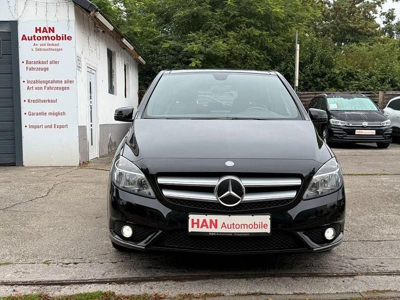 Schwarz Gebraucht 2011 Mercedes B200 Van / Kleinbus | 5.900 € (Fairer Preis) - Bild 1/4
