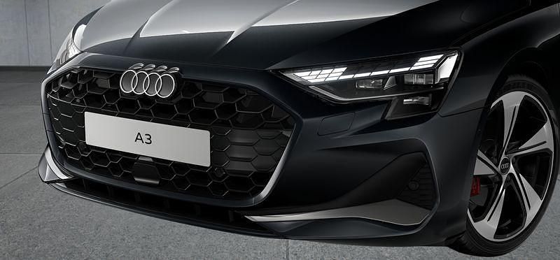 Grau Gebraucht 2025 Audi A3 Sportback Kleinwagen | 43.899 € - Bild 1/4