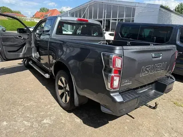 Gebraucht Isuzu D-Max 163 PS (119 kW) 2023 Silber Pickup