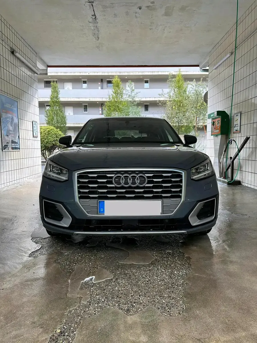 Gebraucht Audi Q2 Sport 116 PS (85 kW) 2019 Grau SUV