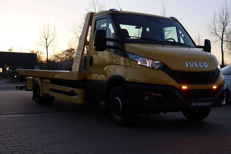 Sun yellow Gebraucht 2022 Iveco Daily Van / Kleinbus | 63.900 € - Bild 1/4