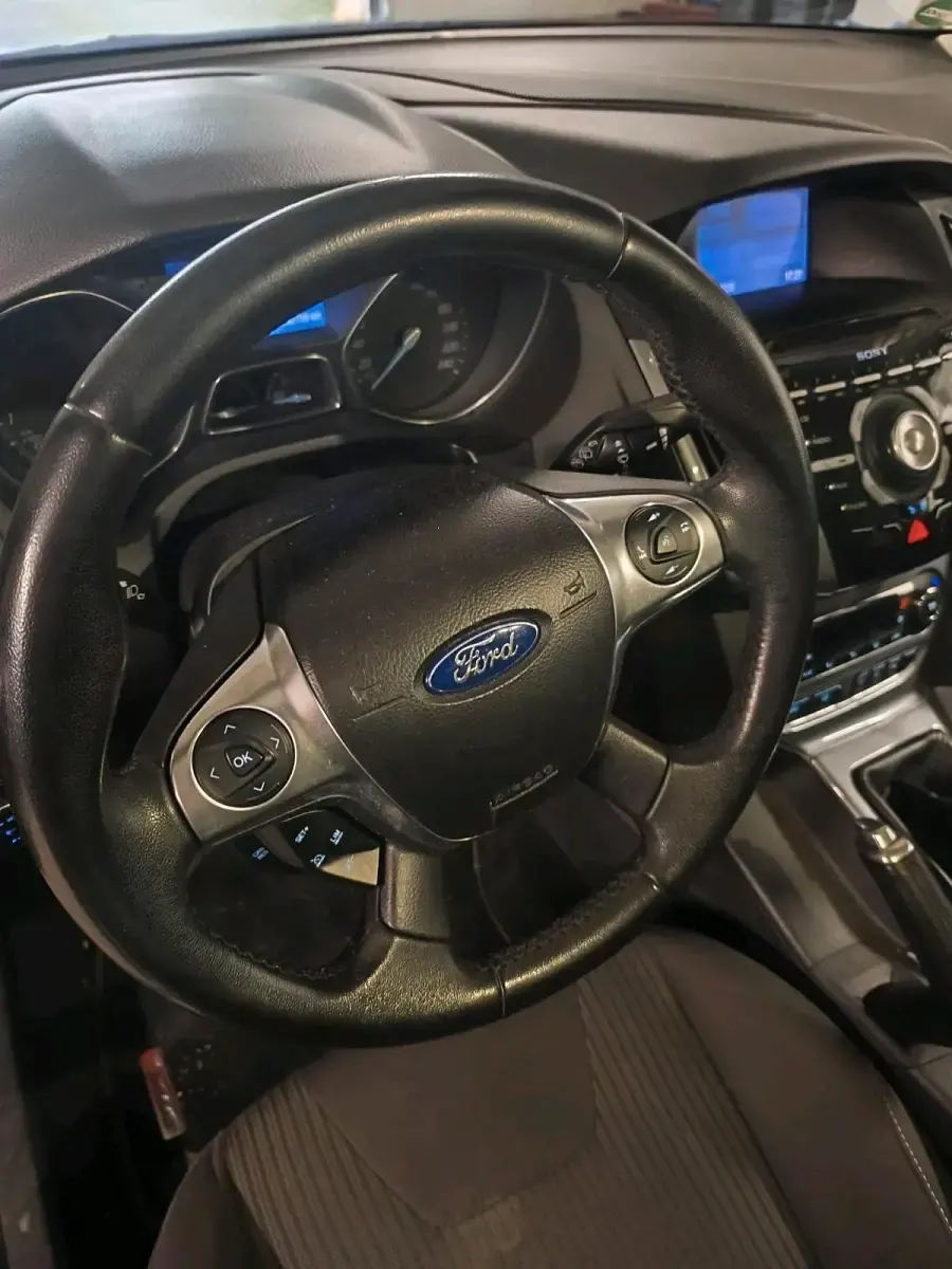 Gebraucht Ford Focus 125 PS (91 kW) 2013 Schwarz Kombi