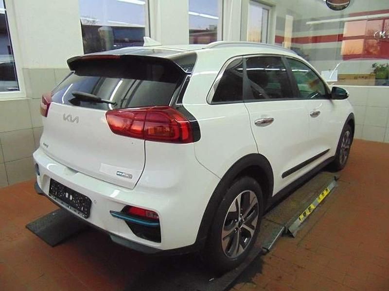 Gebraucht Kia e-Niro Spirit 150 kW (204 PS) 2022 (swp) snow white pearl SUV