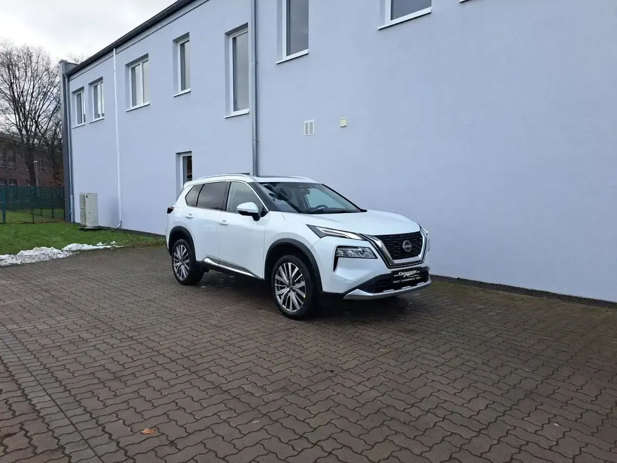 Neu Nissan X-Trail Tekna+ 163 PS (119 kW) 2026 Weiß SUV
