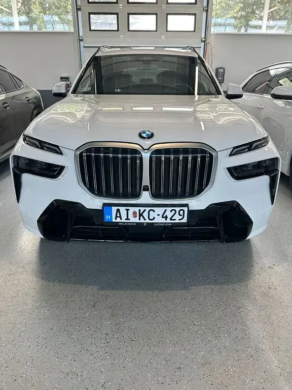 Gebraucht BMW X7 M Sport 352 PS (258 kW) 2023 Weiß SUV
