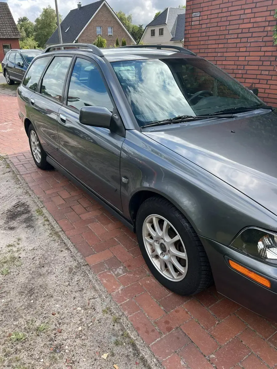 Gebraucht Volvo V40 102 PS (75 kW) 2002 Grau Kombi