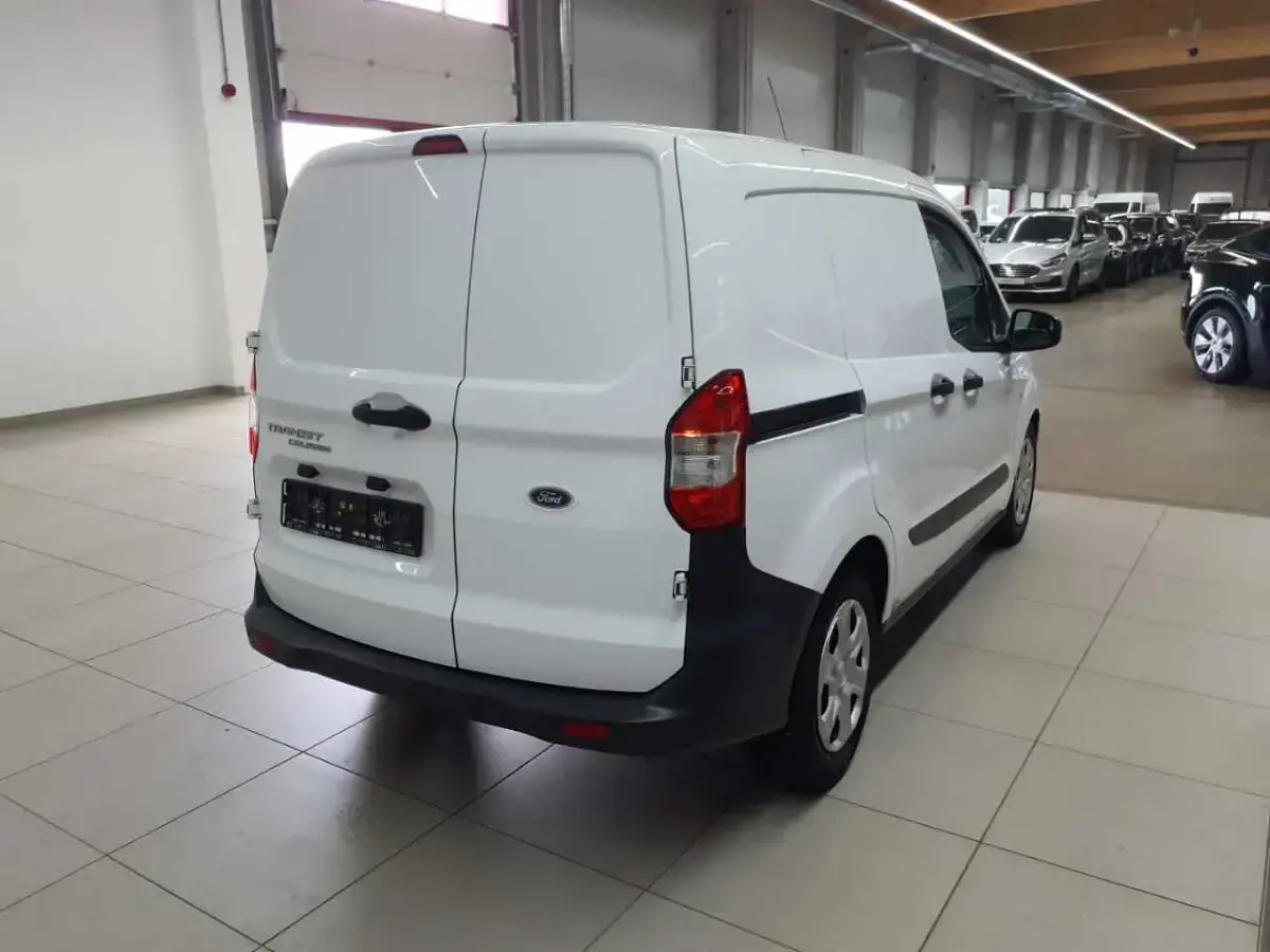 Gebraucht Ford Transit Trend 100 PS (73 kW) 2022 Frostweiß Van