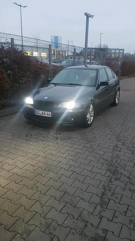 Gebraucht BMW 320 M Sport 170 PS (125 kW) 2001 Schwarz Limousine