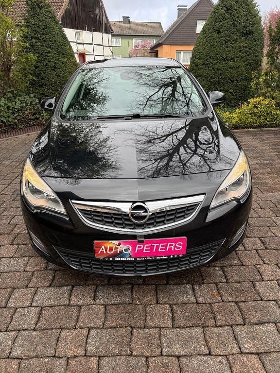 Gebraucht Opel Astra 140 PS (102 kW) 2011 Schwarz Limousine