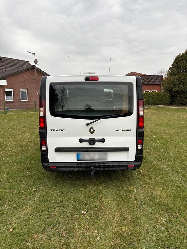 Second-hand Renault Trafic 2015 Alb Monovolum