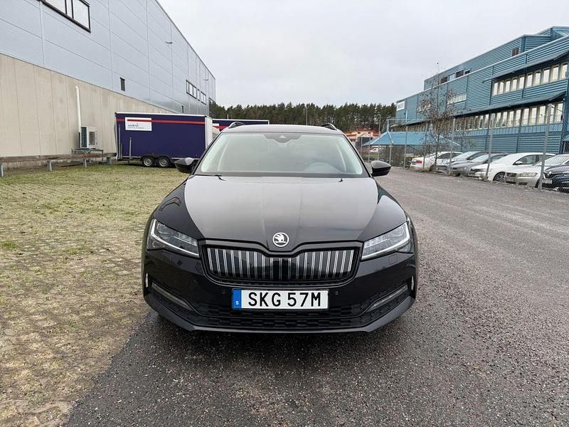 Schwarz Gebraucht 2022 Skoda Superb Style Kombi | 16.400 € (Teuer) - Bild 1/4