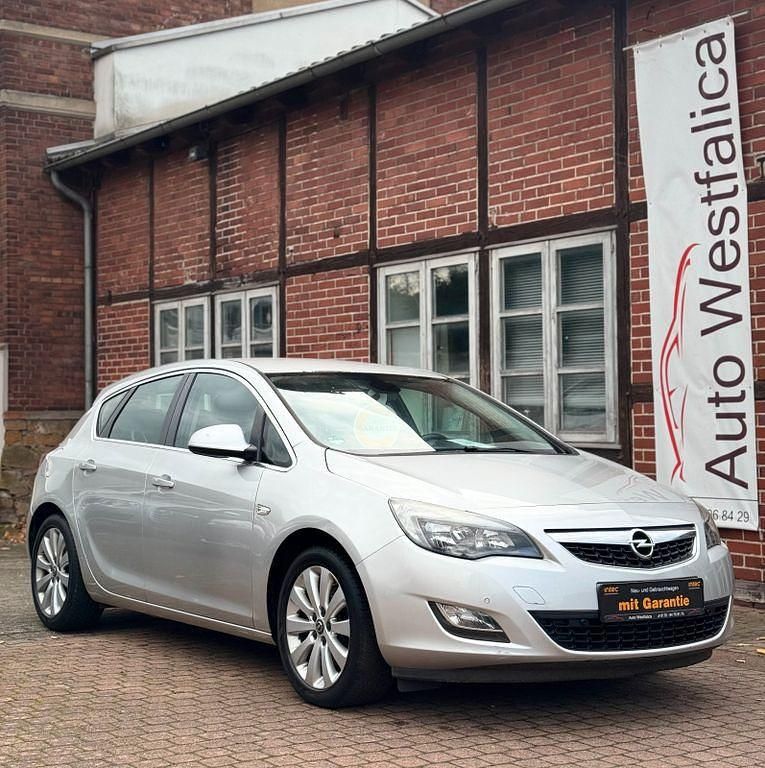 Grau Gebraucht 2009 Opel Astra Limousine | 6.399 € (Teuer) - Bild 1/4