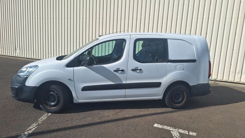 Weiß Gebraucht 2017 Citroën Berlingo Feel Van / Kleinbus | 7.500 € (Guter Preis) - Bild 1/4