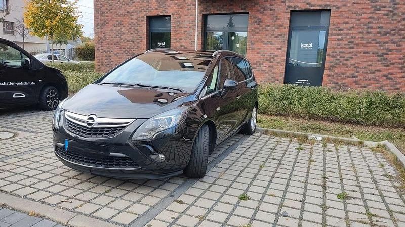 Schwarz Gebraucht 2013 Opel Zafira Tourer Innovation Van / Kleinbus | 7.500 € (Guter Preis) - Bild 1/4