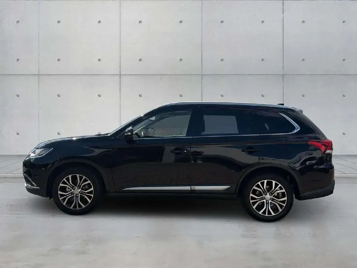 Gebraucht Mitsubishi Outlander Top 150 PS (110 kW) 2018 Schwarz SUV