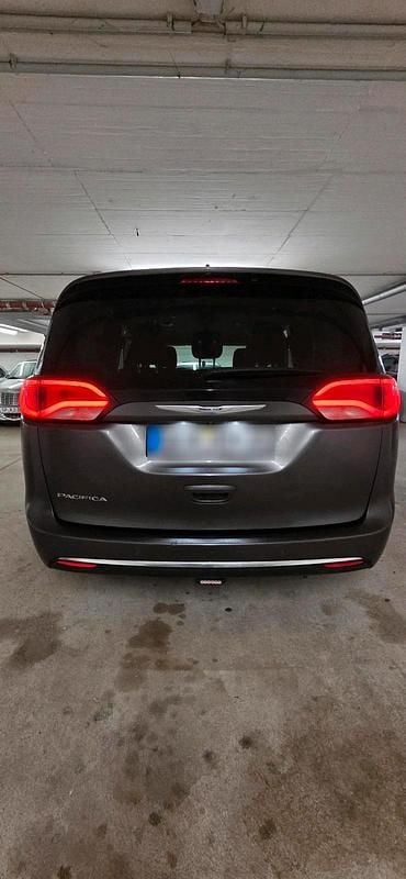 Gebraucht Chrysler Pacifica 291 PS (214 kW) 2021 Grau Van
