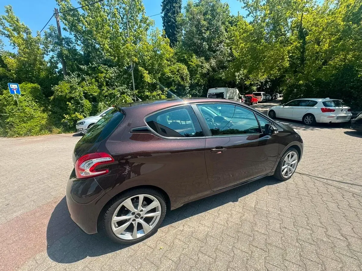 Gebraucht Peugeot 208 2012 Grün Kleinwagen