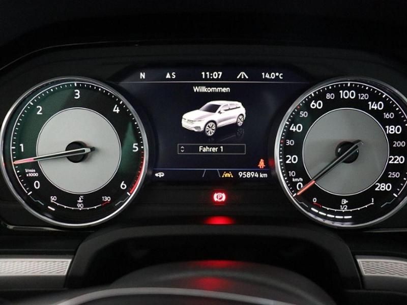 Gebraucht VW Touareg Basis 231 PS (169 kW) 2018 Blau SUV