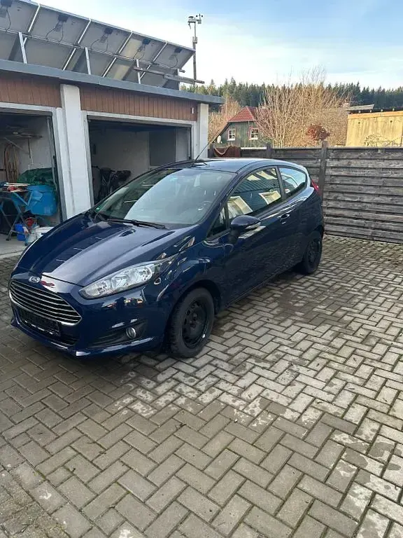 Gebraucht Ford Fiesta Trend 60 PS (44 kW) 2014 Blau Kleinwagen