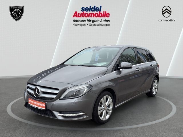 Grau Gebraucht 2013 Mercedes B200 Van / Kleinbus | 16.880 € (Etwas zu teuer) - Bild 1/4