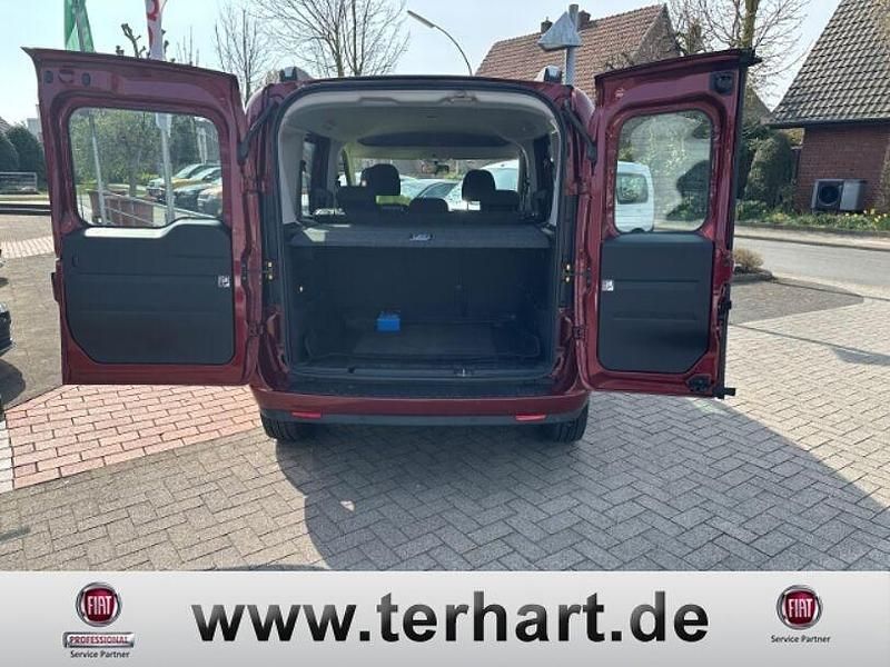 Gebraucht Fiat Doblò 90 PS (66 kW) 2014 Rot Van / Kleinbus