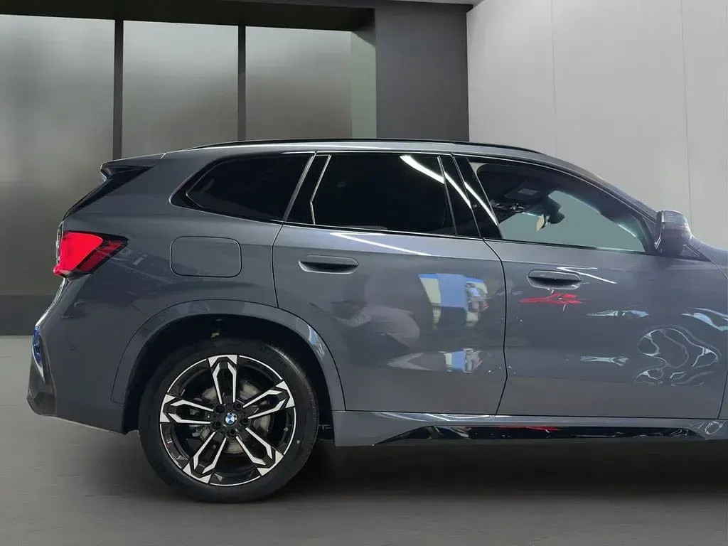 Neu BMW iX1 Performance 230 kW (313 PS) 2026 Grau SUV