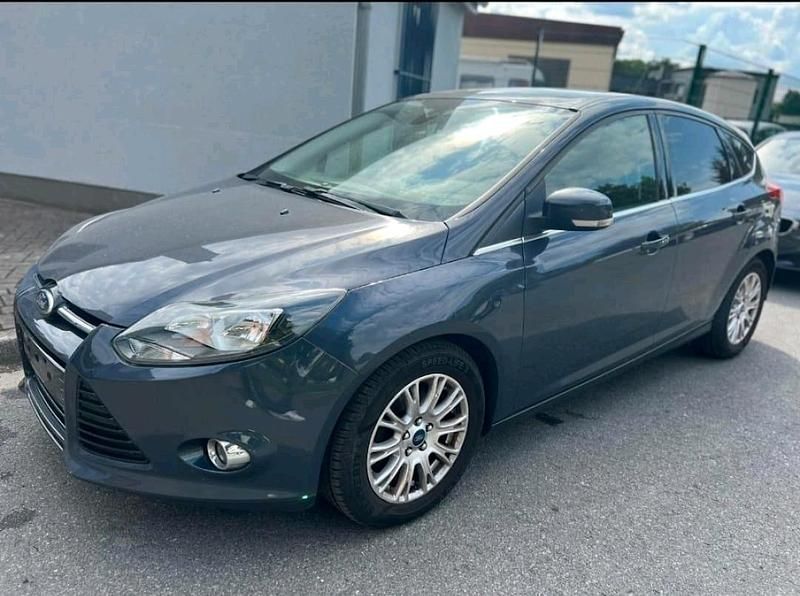 Gebraucht Ford Focus Titanium 116 PS (85 kW) 2013 Grau Kleinwagen