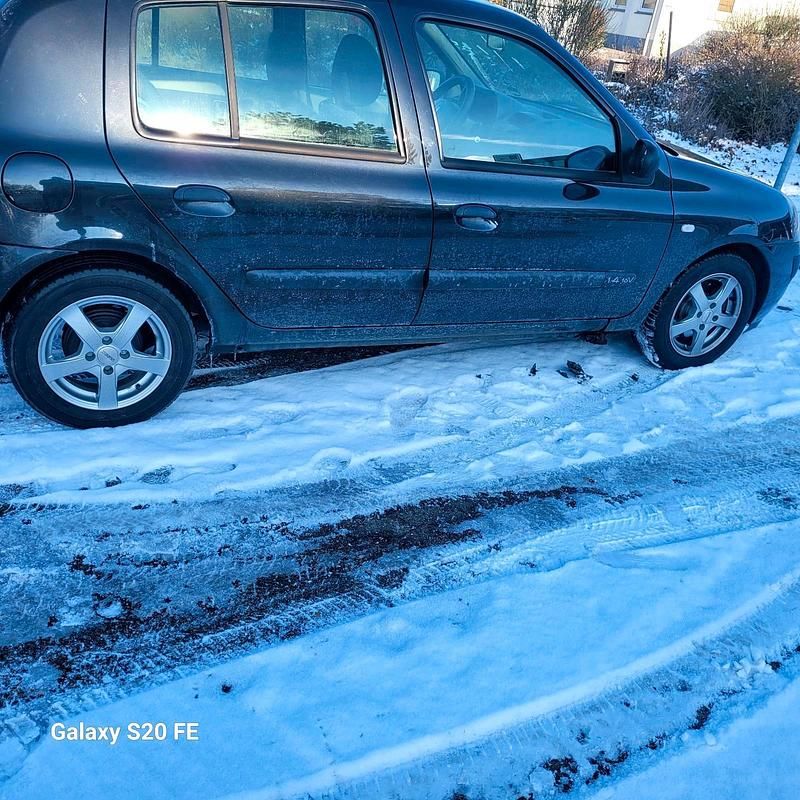 Gebraucht Renault Clio II 75 PS (55 kW) 2005 Kleinwagen