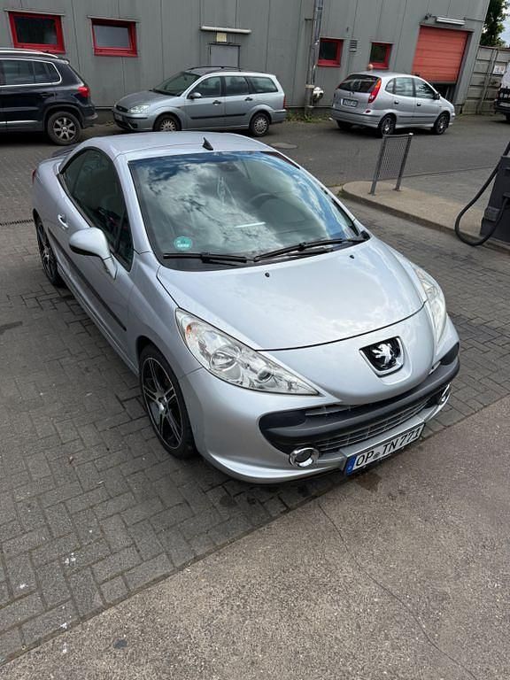 Silber Gebraucht 2007 Peugeot 207 CC Platinum Cabrio | 3.800 € (Fairer Preis) - Bild 1/3