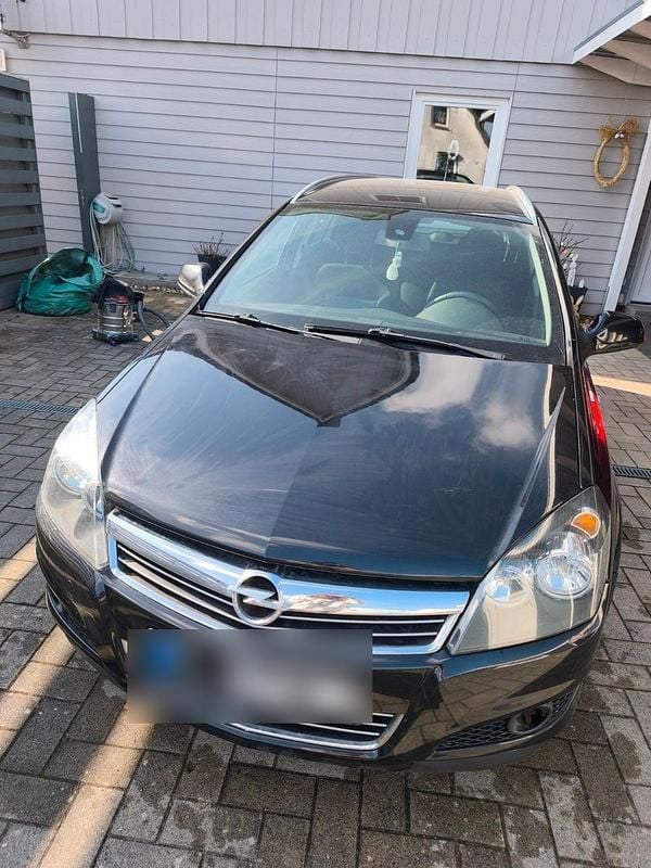 Gebraucht Opel Astra Edition 116 PS (85 kW) 2010 Schwarz Kombi