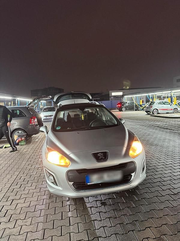 Silber Gebraucht 2012 Peugeot 308 Kombi | 1.800 € (Superpreis) - Bild 1/4