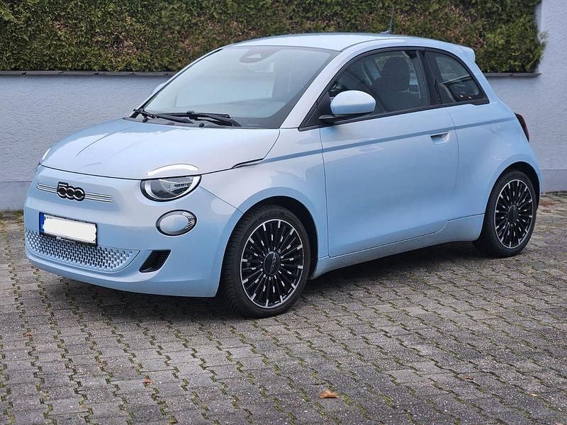 Blau Gebraucht 2021 Fiat 500e Action Kleinwagen | 14.200 € (Etwas zu teuer) - Bild 1/4