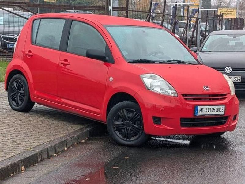 Gebraucht Daihatsu Sirion 69 PS (50 kW) 2009 Rot Kleinwagen